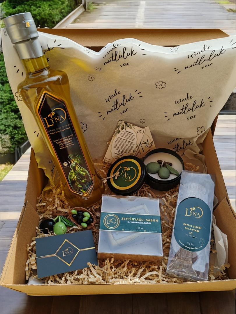 Set 3-4'lü Set (KOLONYA-MUM-SABUN-ZEYTİNYAĞI)-->[100 ml Kolonya Ve 500 ml Şeffaf Şişe Zeytinyağı İle]