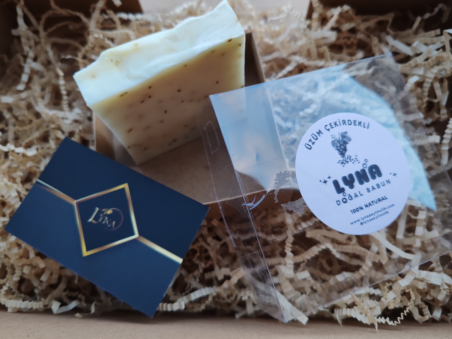 LYNA Üzüm Çekirdeği Katı Sabunu - DOĞAL KOLAJEN İÇEREN SABUN 90-100gr